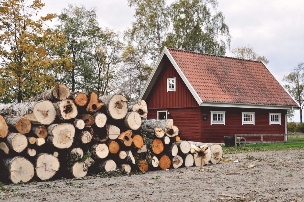 stuga röd vita knutar