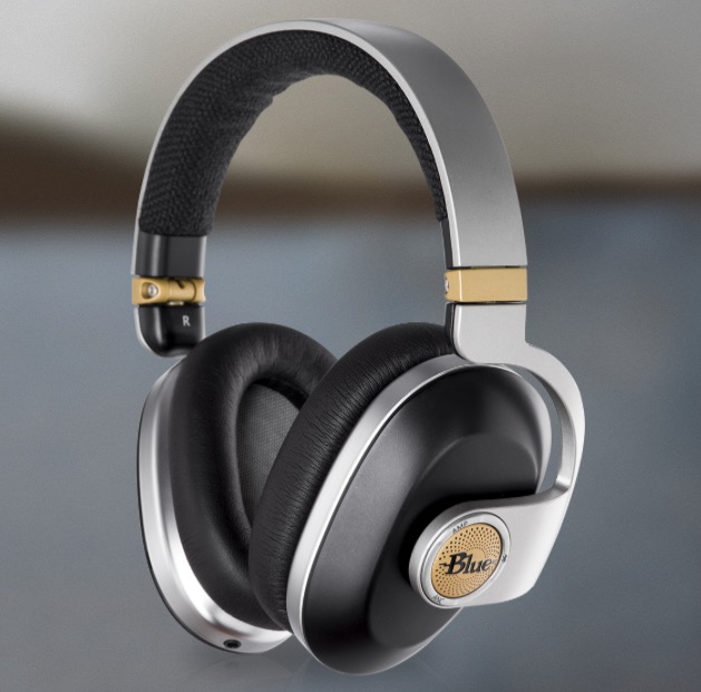 blue satellite svarta