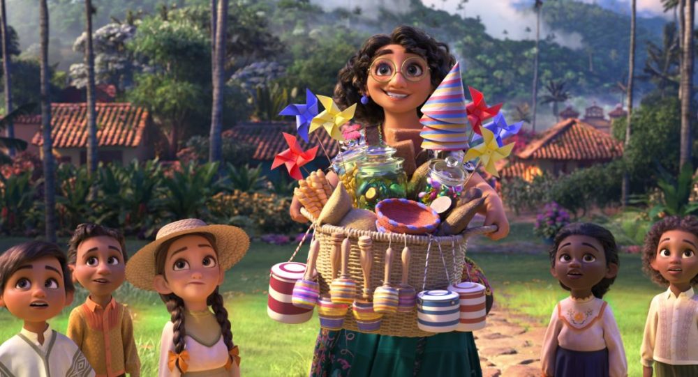 Foto: © Disney - All Right Reserved - Encanto - Mirabel gets her gifts
