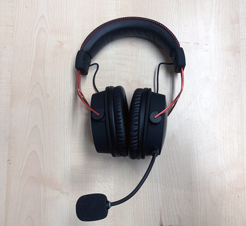 Foto: Senses.se - HyperX - Cloud Alpha Wireless - Helbild lurarna med mick.