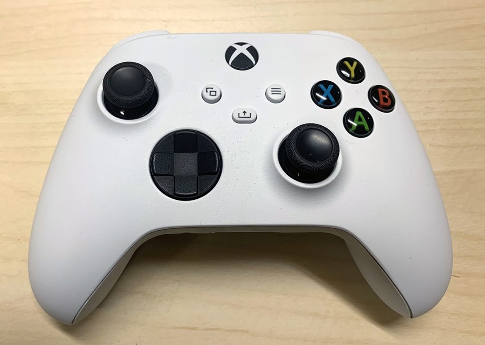 Photo: senses.se - Xbox Series S - Close-up controller.