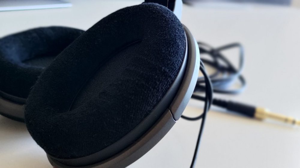 Sennheiser HD-600 earmuffs