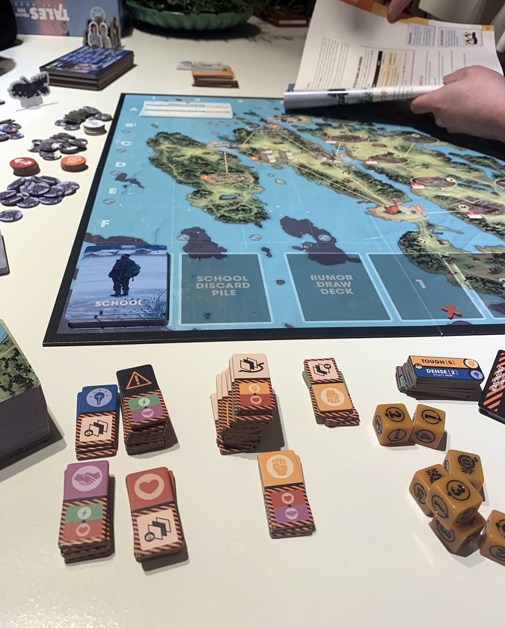 Foto: Senses.se - Tales from the Loop: The Board Game - Mer regler.