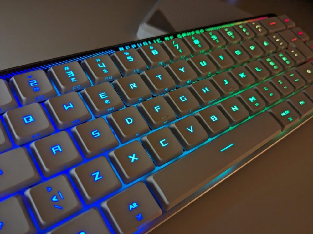 Asus Falchion RX Low Profile närbild RGB