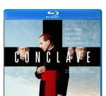 Konklaven (Conclave) är resultatet man får då riktigt kompetenta filmskapare kommer samman. Utsökt manus, sublimt skådespeleri, tight regi och spänning hela vägen, detta är en av 2024 års bästa filmer. Hade vi bara haft extramaterial och UHD 4K så hade nog full pott varit given.