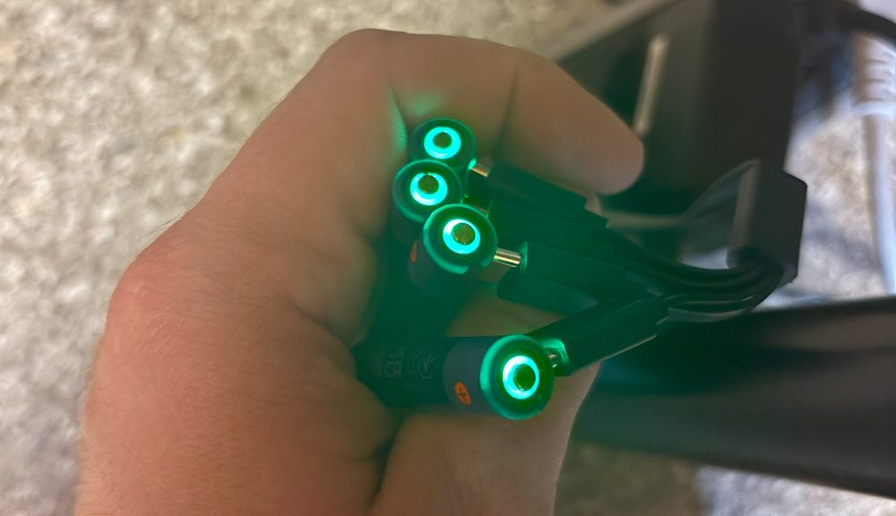 Foto: Senses.se - TRUST - AA och AAA uppladdningsbara batterier med USB-C - Bild 03