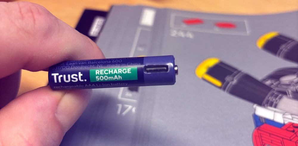 Foto: Senses.se - TRUST - AA och AAA uppladdningsbara batterier med USB-C - Bild 01