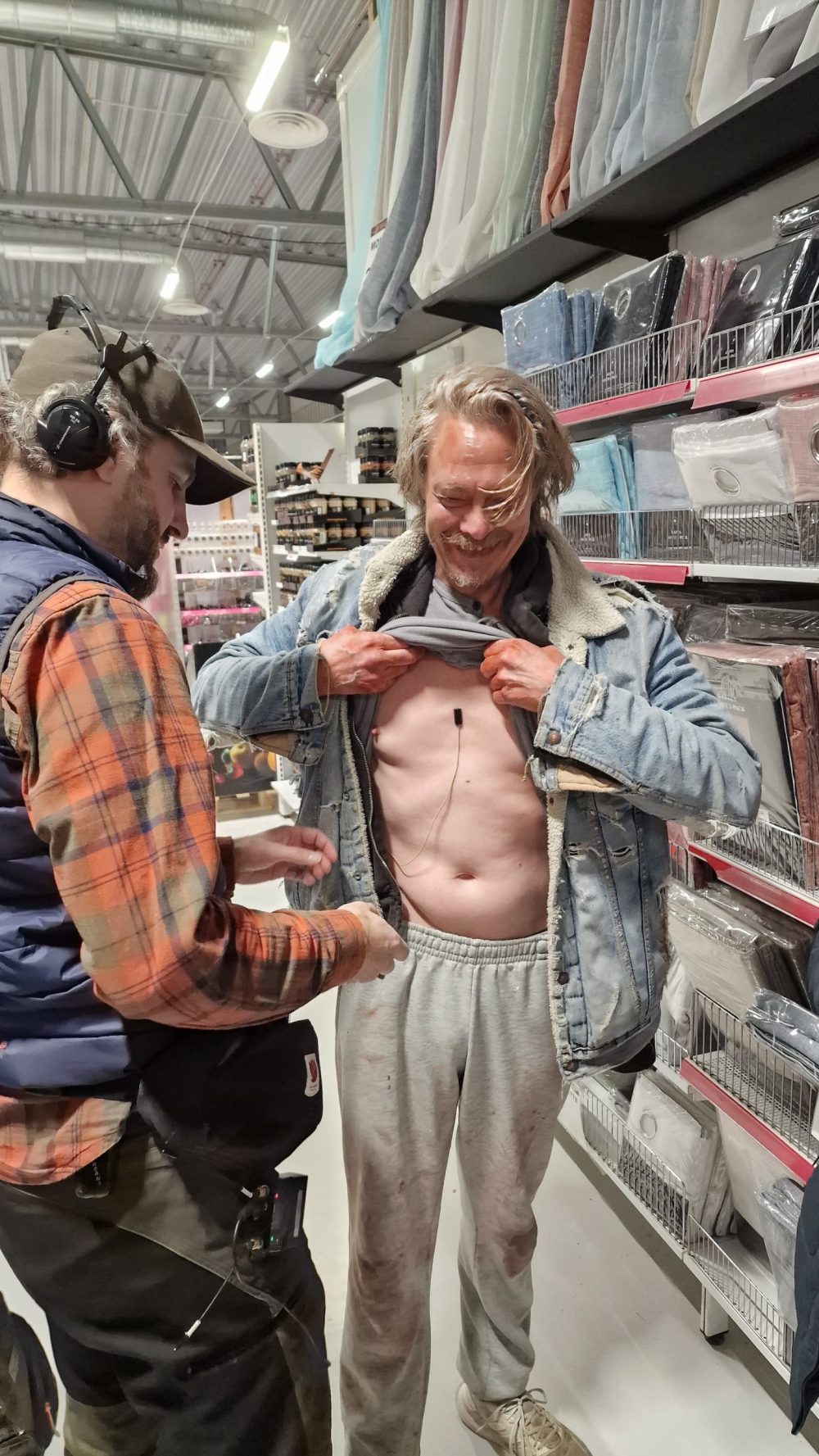 Kristoffer Joner myggas av Jesper van Dongen