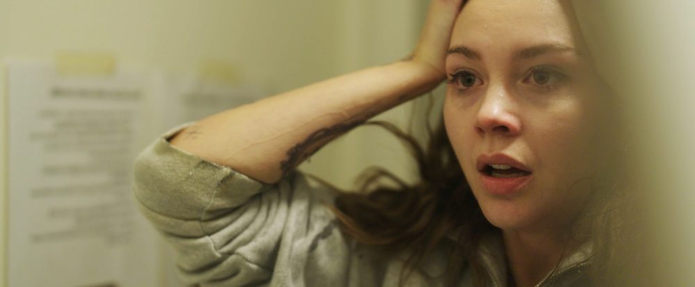 Amanda Lindh spelar kassörskan Ellie