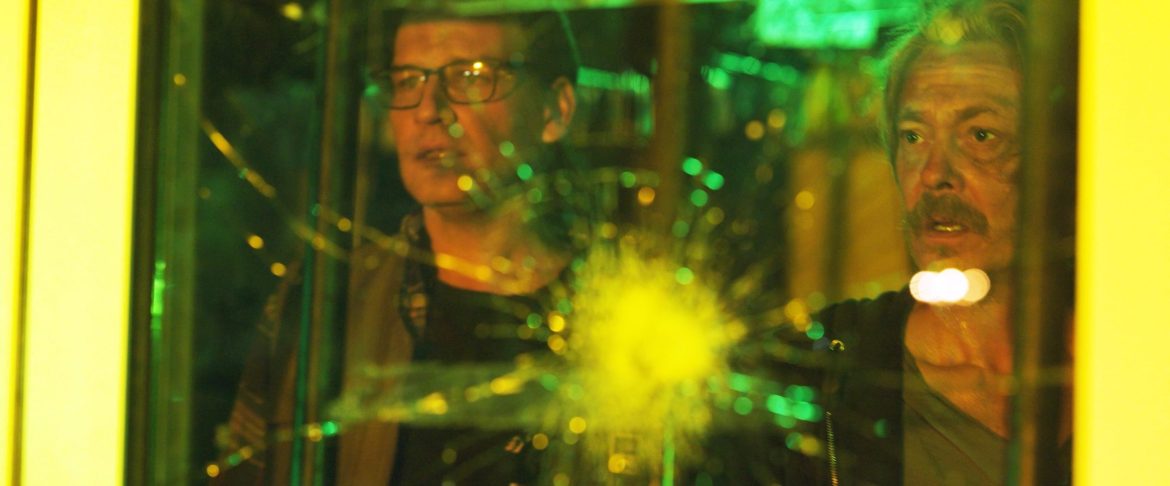 Christian Magdu och Kristoffer Joner i Vi dör i natt (2025)