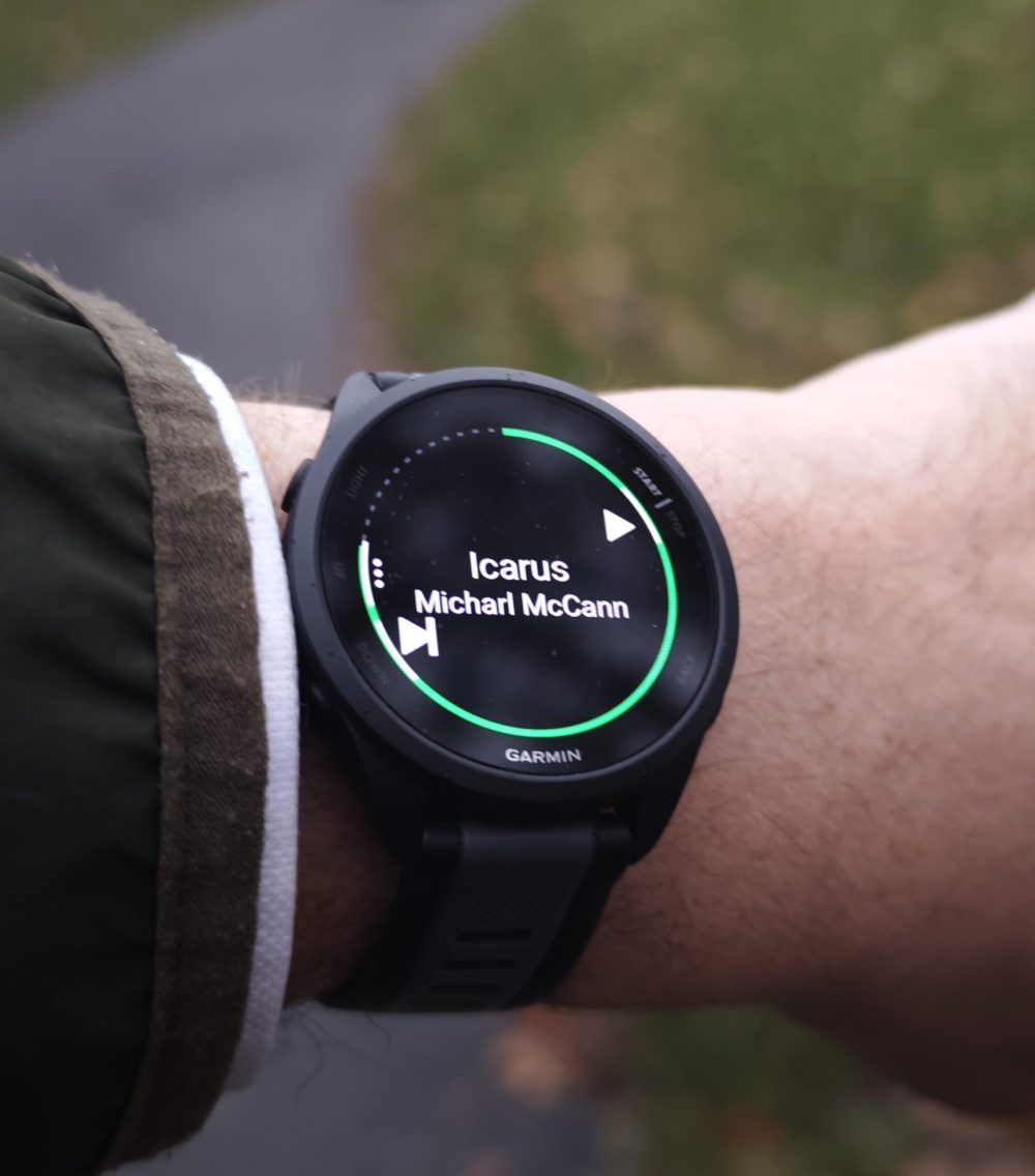 Garmins mediaspelare finns där men det blir en del knapptryckningar för att ändra något. (Foto: senses.se)