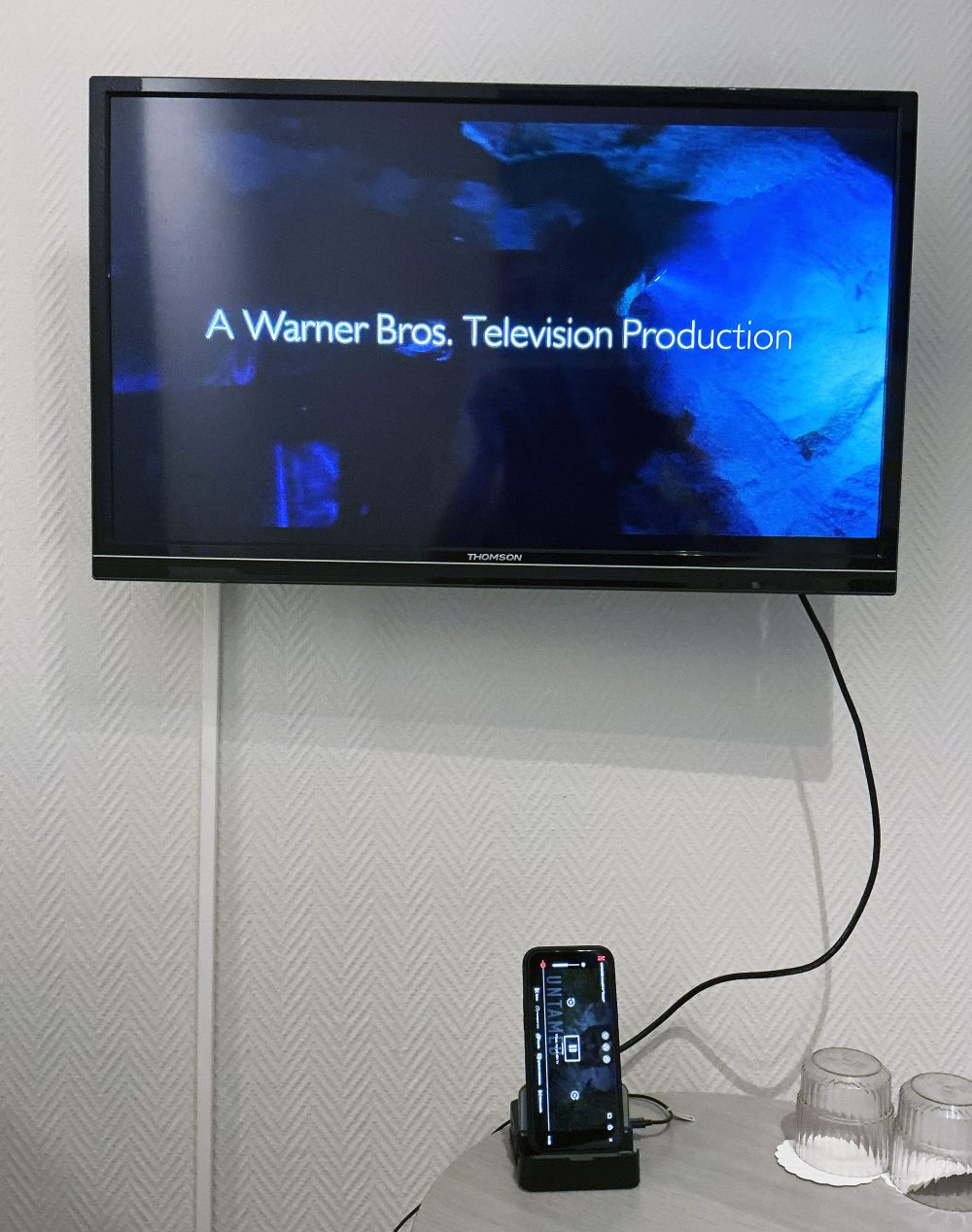 Photo: senses.se - j5create - Omni Side Dock - Connecting phone.