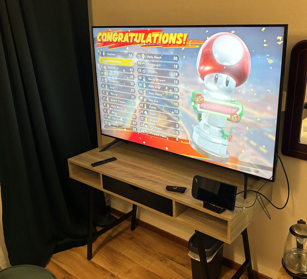 Photo: senses.se - j5create - Omni Side Dock - Hotel room.