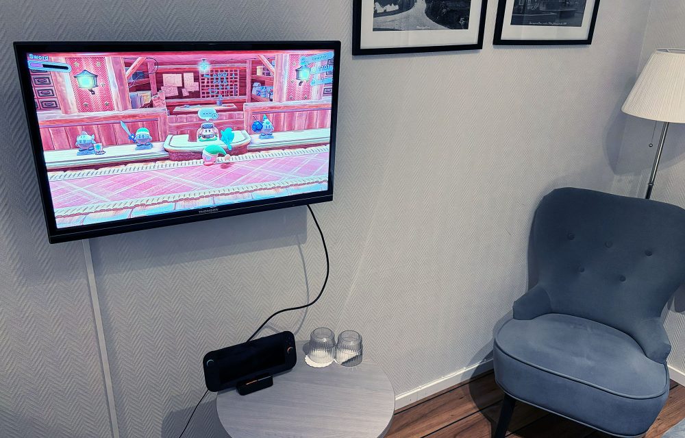 Photo: senses.se - j5create - Omni Side Dock - hotel room 2