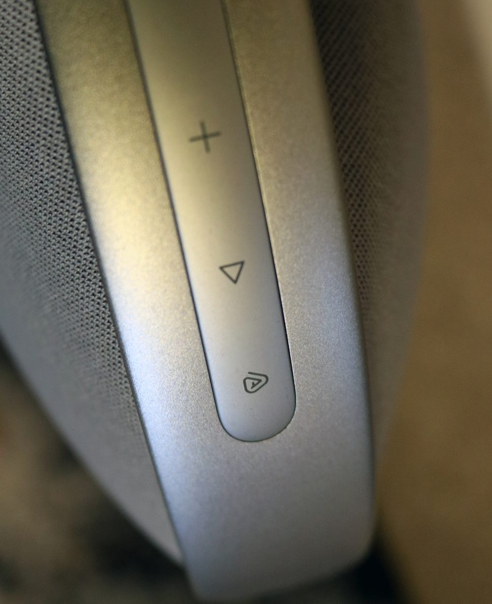 Harmon/Kardon - Onyx Studio 9 - Foto: Senses.se - Fysiska knappar för enkel hantering.