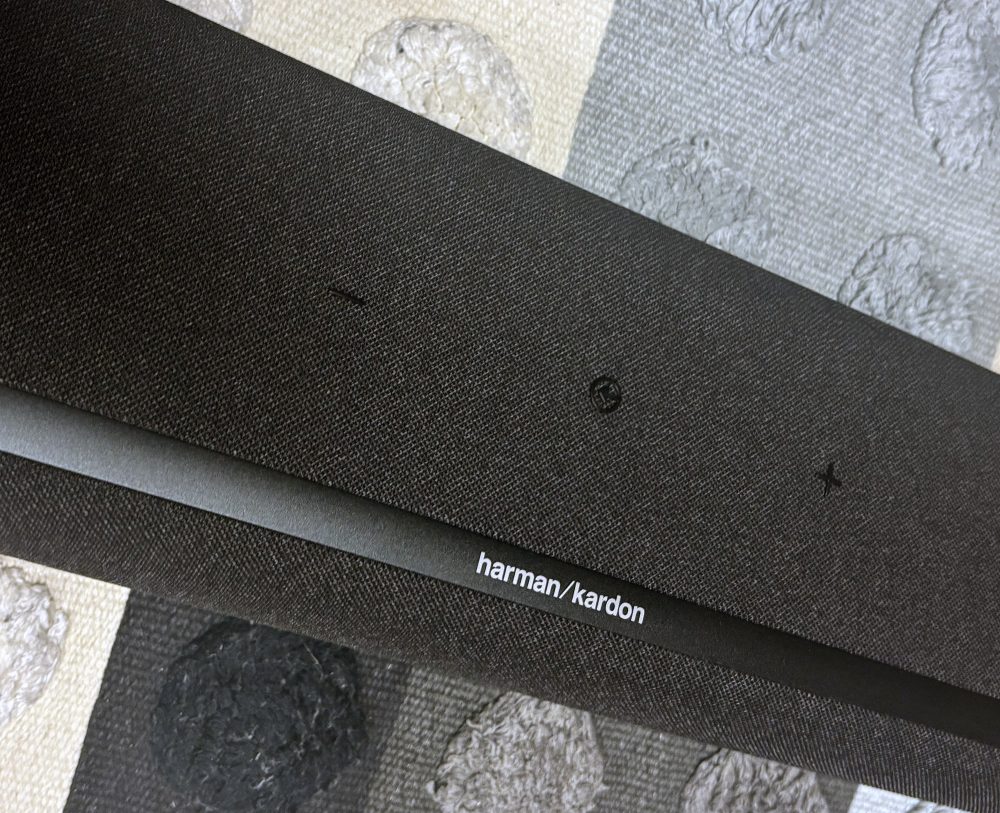 Harman/Kardon - Enchant 1100 - Foto: Senses.se - Fysiska knappar på ovansidan.