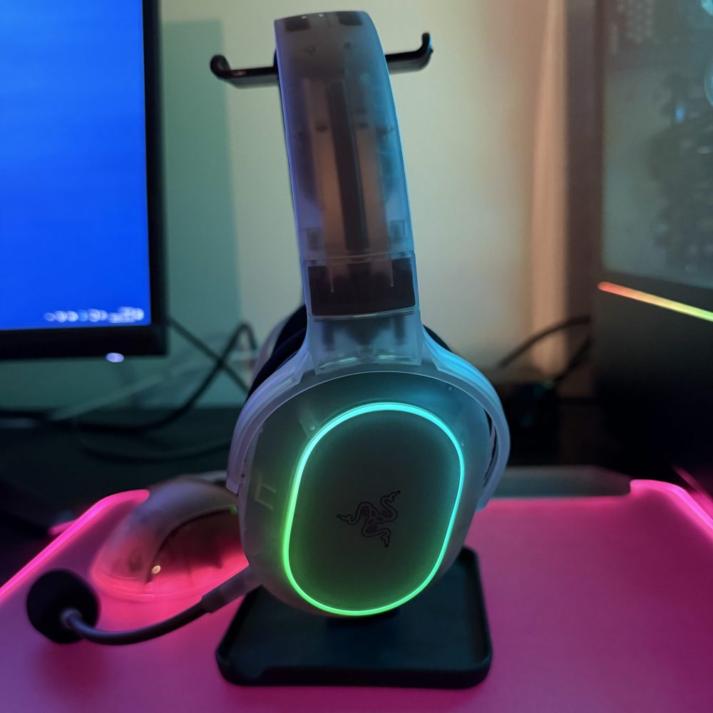 Razer-Barracuda-X-Chroma-Phantom-white-edition