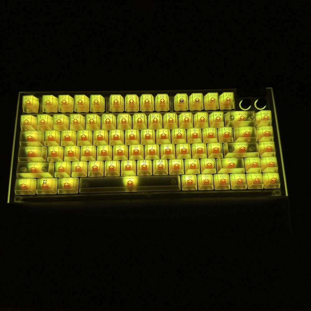 Razer-BlackWidow-V4-Phantom-white-edition