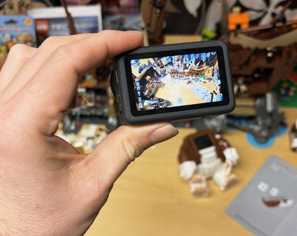 Osmo Action 6 - DJI - Foto: senses.se - Foto: Senses.se - Stor touch display på baksidan.