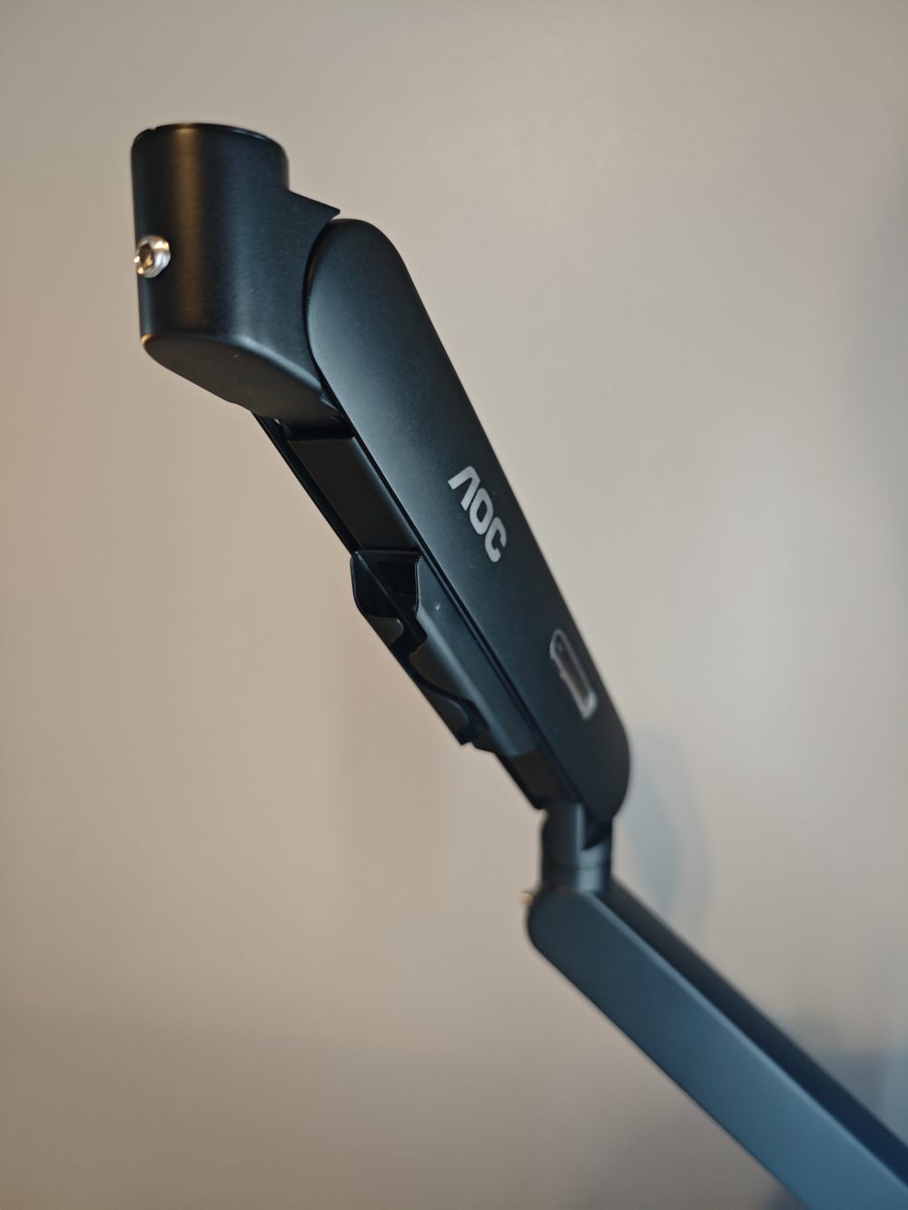 AOC AM400 - Smooth, simple, and quite stylish.
(Photo: senses.se)