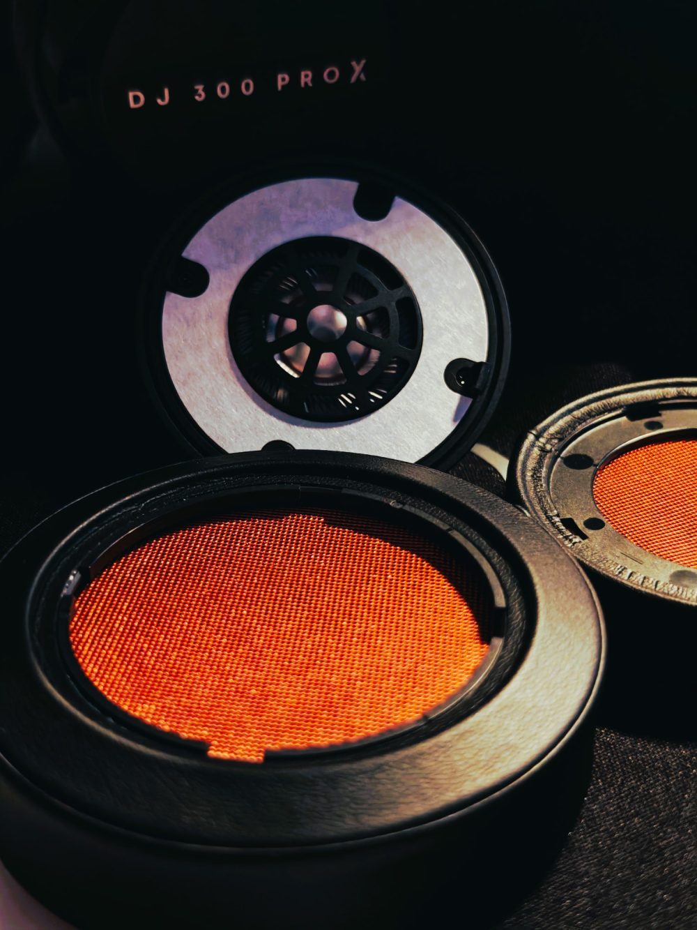 Beyerdynamic DJ300 Pro X låter dig enkelt gå från over-ear till on-ear. (Foto: senses.se)