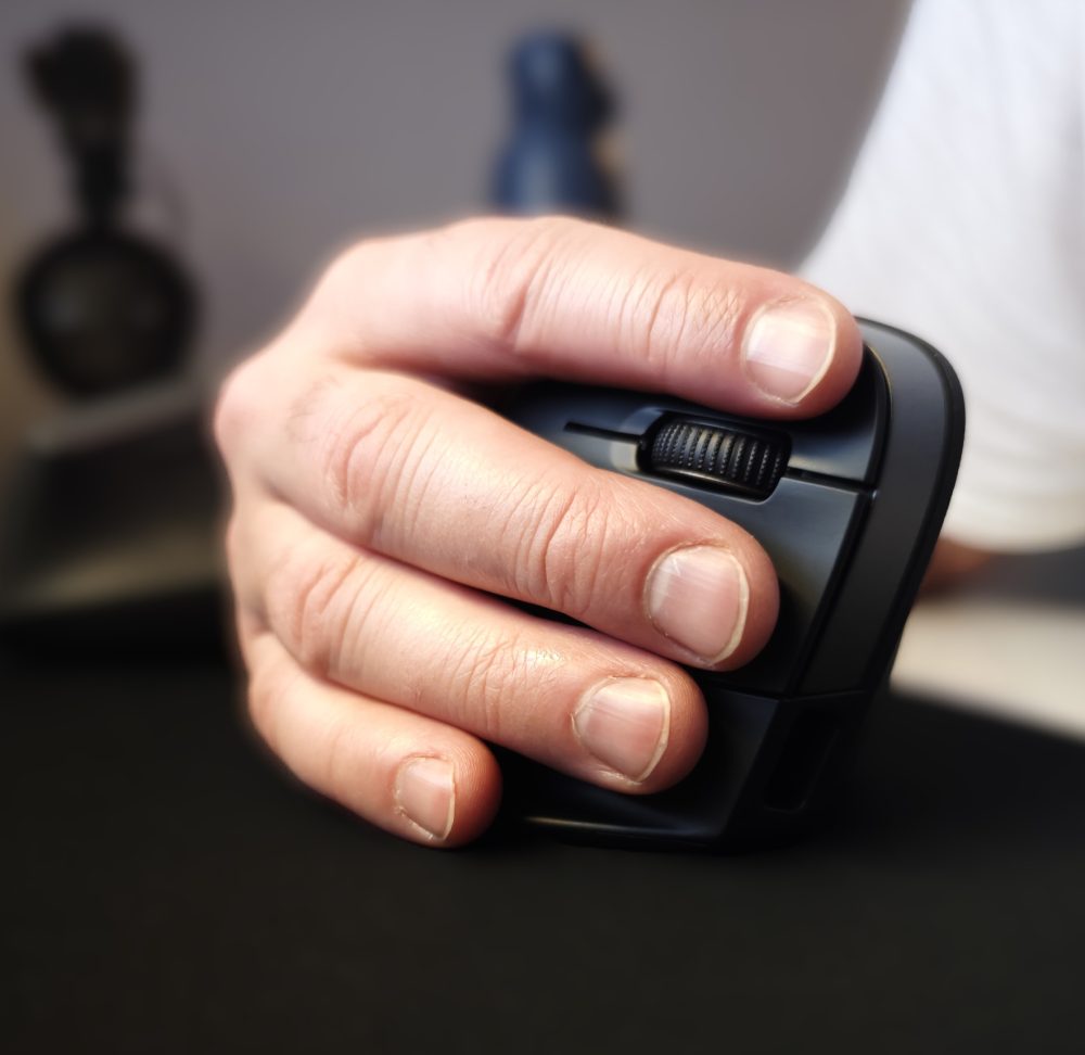 The pinky finger doesn't quite fit. (Photo: senses.se)