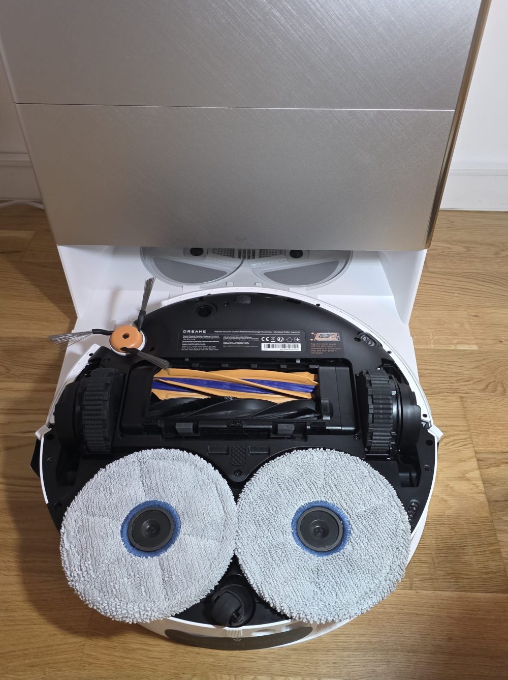 The underside of Dreame x60 ultra