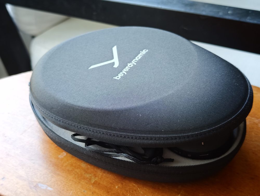 Beyerdynamic Aventho 300 vilar prydligt i sina fodral.
(Foto: senses.se)