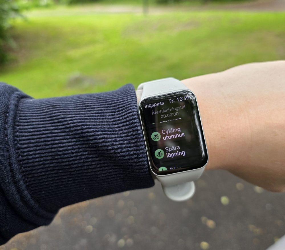 You can start workouts directly on the watch.