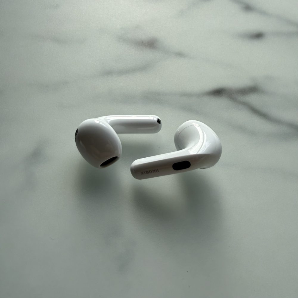 Xiaomi Buds 6 earbuds