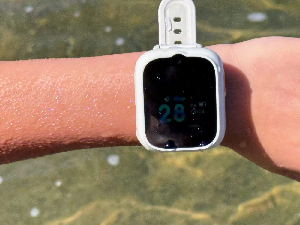 TCL Movetime MT 48 – Det går utmärkt att simma och bada med klockan (även om den inte kan rå på vattnets temperatur…)