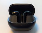 Air6 HS gör exakt vad de utger sig för att göra: ger AirPods-formen och ett ljud som håller för vardagen, till en bråkdel av priset. Räkna inte med detaljrikedom i mellanregister och diskant, men räkna med lång batteritid och en passform du kan ha på dig hela dagen.