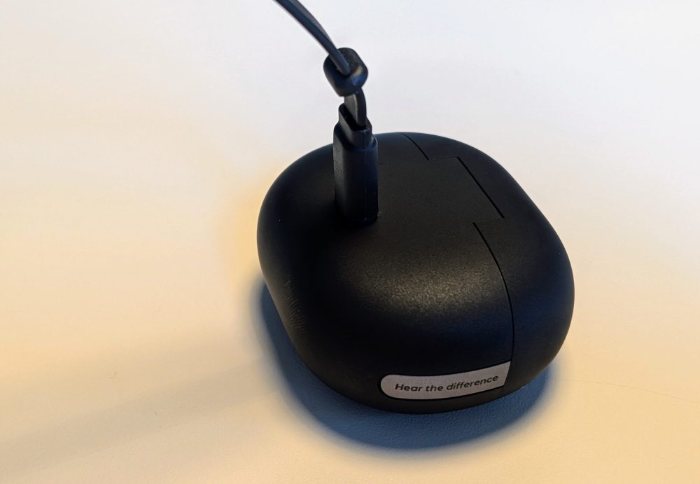 SoundPEATS UU2 (POP Clip 2) – The USB-C port is located on the back, which makes charging a bit clumsy