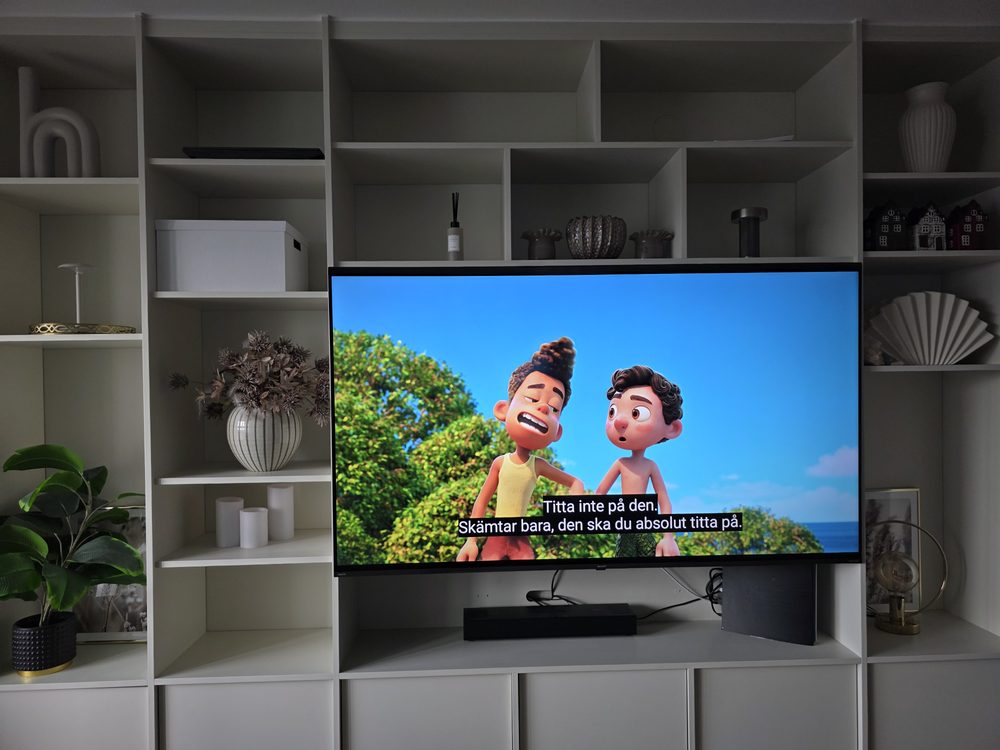 Filmen Luca på en tv från Sharp