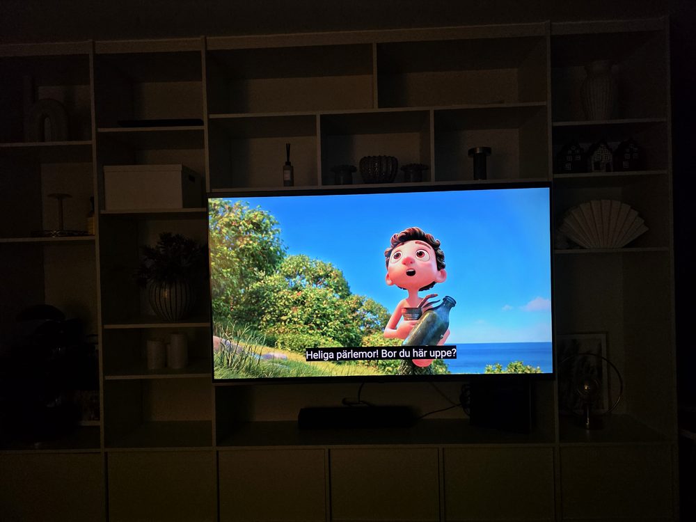 Filmen Luca spelas på tvn från Sharp när det är mörkt 