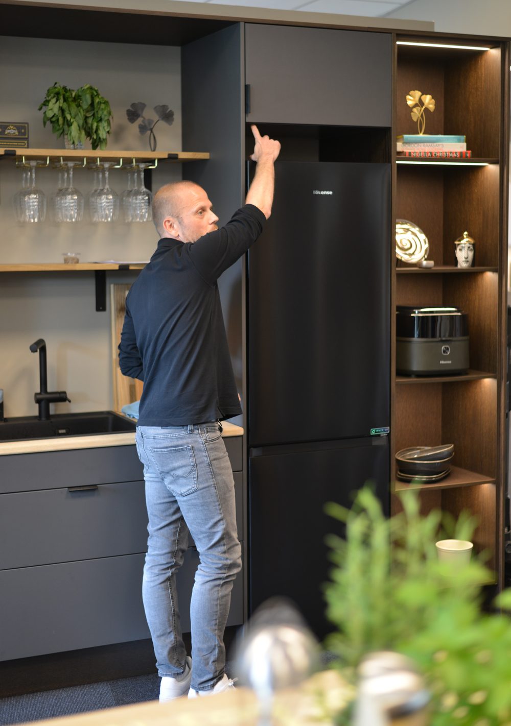 Hisense visar upp höstens nyheter: Från smarta vitvaror till nästa generation RGB Mini-LED – ”Kitchen Fit”, kylskåp som går att bygga in