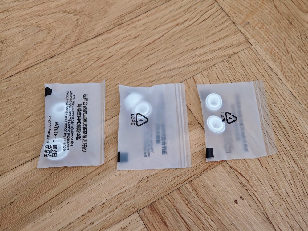 Huawei FreeBuds Neo – As usual, a variety of silicone ear tip sizes are included, but keep in mind that different sizes may be optimal for each ear, as is the case for me