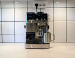 Ninja Luxe Café MINI Plus is a small espresso machine that makes big coffee. An integrated scale, smart grinding assistance, and excellent milk frothing make it easy to succeed, but the small water tank and cramped format require some compromise.
