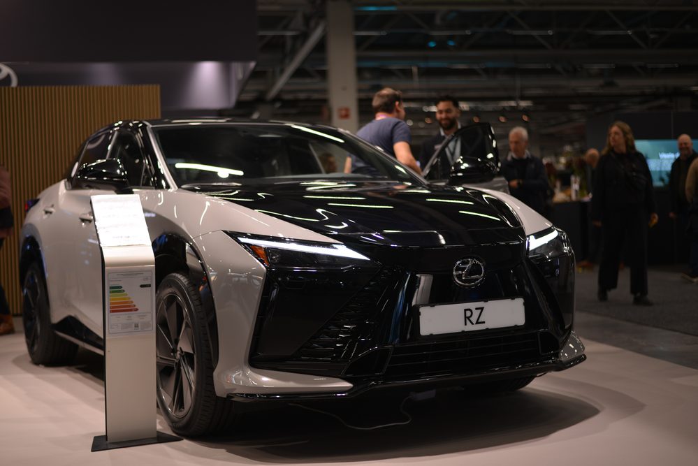 På plats på eCarExpo 2026: Framtidens elbilar, smarta laddhybrider och mässans hetaste nyheter – Lexus RZ Suv – också väldigt ”futuristisk”