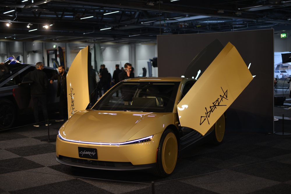 På plats på eCarExpo 2026: Framtidens elbilar, smarta laddhybrider och mässans hetaste nyheter – Tesla Cybercab – ser ut som något ur spelet Cyberpunk 2077