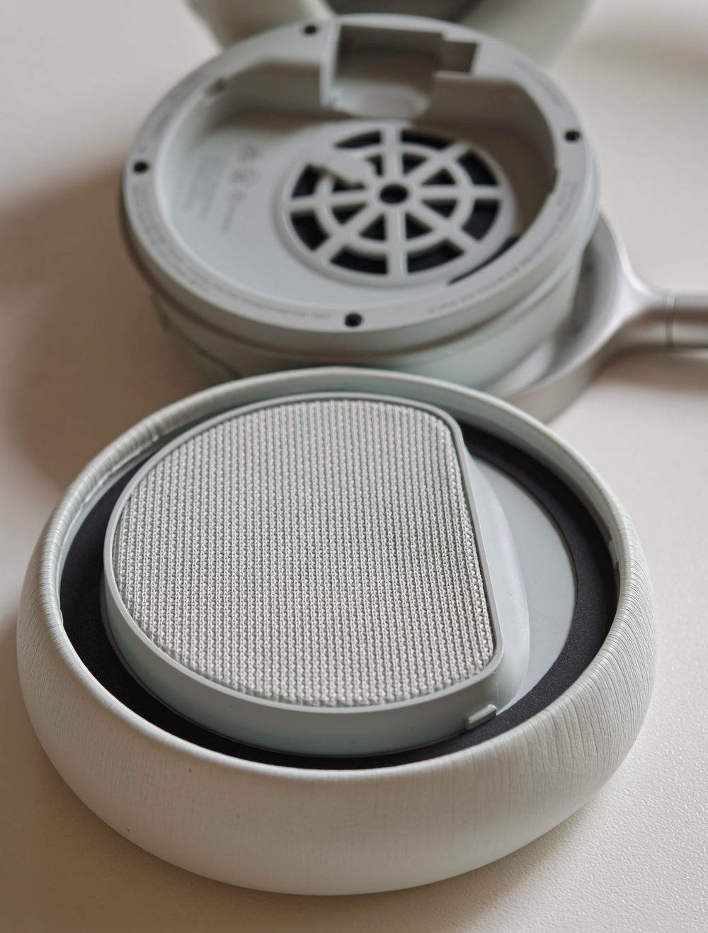 beyerdynamic Aventho Y – Väldigt smidigt med öronkuddar som sitter med magneter