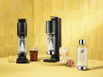 SodaStream Fresh Plus ersätter populära modellen Art med en betydligt mer slimmad profil, detaljer i rostfritt stål och en genialt delbar flaska som faktiskt blir ren och tål diskmaskinen. Varken den sköna kolsyrearmen eller lampan för låg gasnivå ger mer bubblor i vattnet än syskonmodellerna, men tillsammans lyfter de helhetskänslan till en riktigt trevlig vardagslyx.